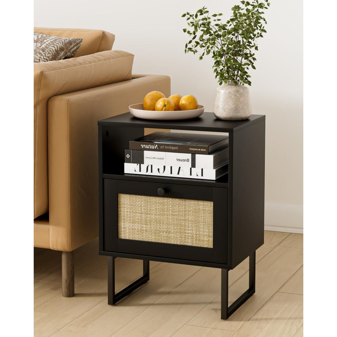 Design table de chevet avec des portes en rotin tresse